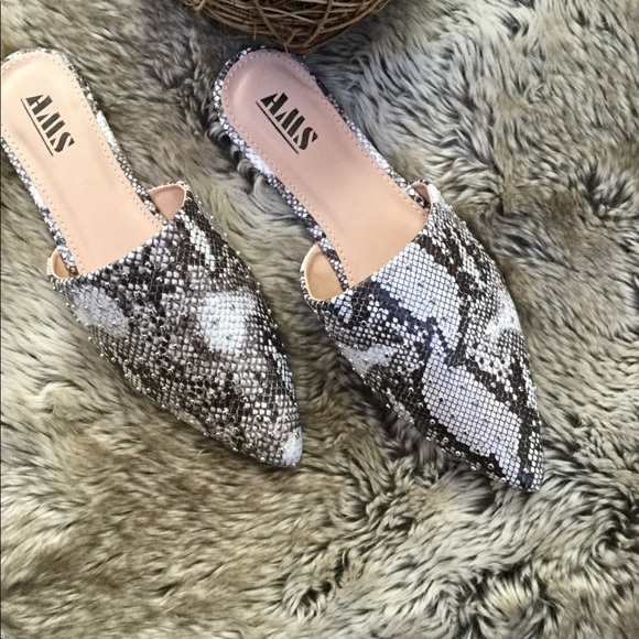 Studded Snake Skin Print Flat Mules - Picture 4 of 7